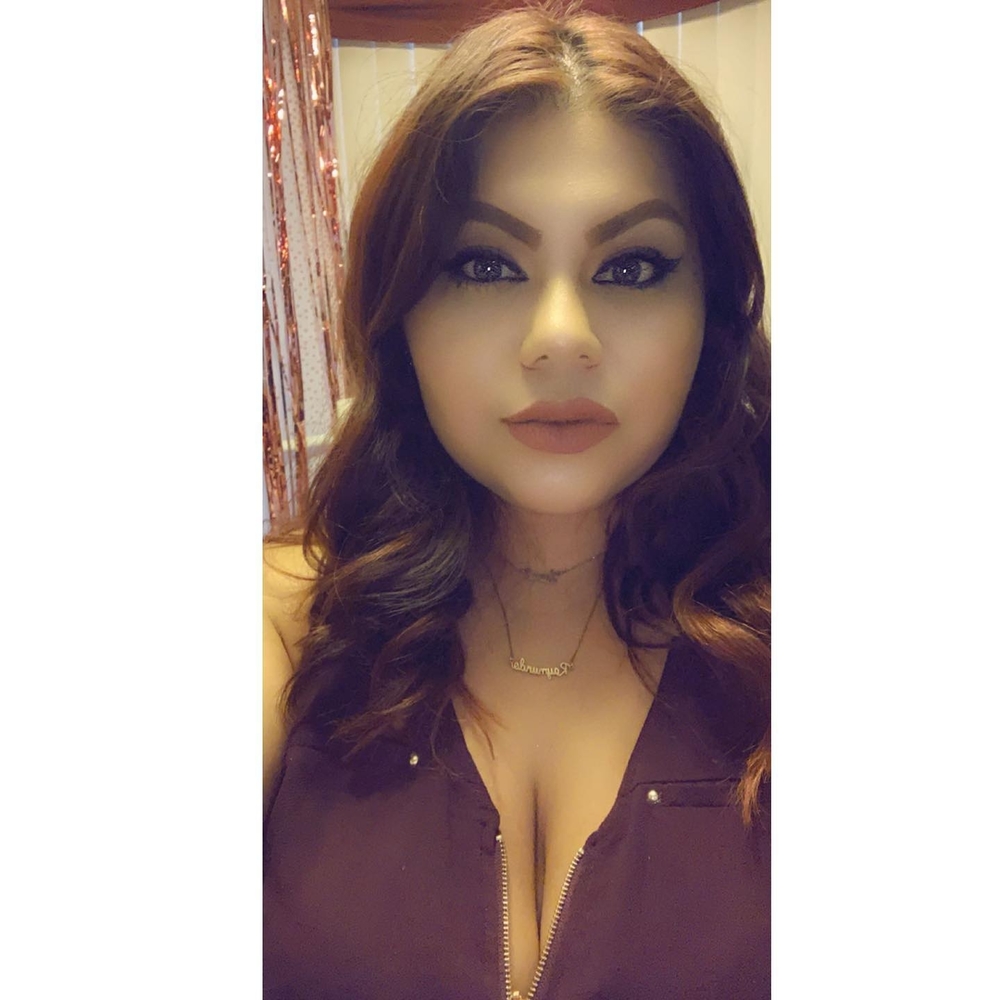 Meet your Posher, Yesenia